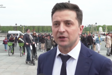 Стали відомі імена авторів позовних заяв проти Зеленського Стали відомі імена авторів позовних заяв проти Зеленського