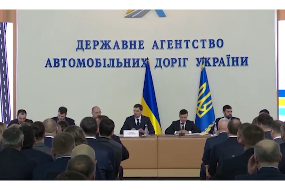 «Зшити Україну»: 4 000 км доріг пообіцяли відремонтувати в Україні протягом 2020 року «Зшити Україну»: 4 000 км доріг пообіцяли відремонтувати в Україні протягом 2020 року