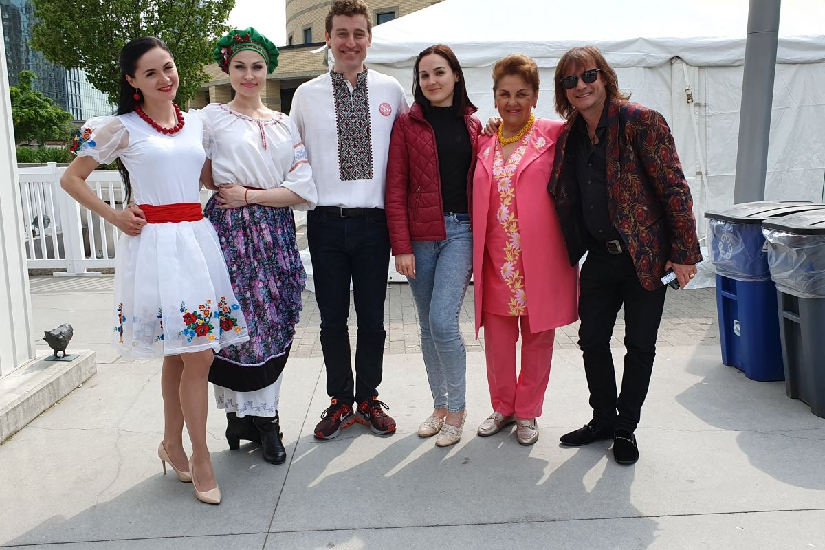 Дніпровський театр імені Шевченка виступив на The Mississauga Ukrainian Festival в Канаді (ФОТО)