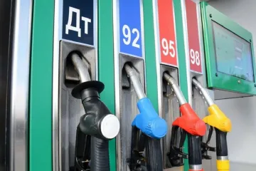 ​ Крупнейшие сети АЗС снизили цены на бензин