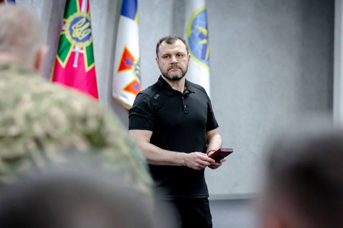 Усіх чоловіків, які під час мобілізації виїхали за кордон незаконно, покарають. Після війни, — міністр внутрішніх справ Ігор Клименко Усіх чоловіків, які під час мобілізації виїхали за кордон незаконно, покарають. Після війни, — міністр внутрішніх справ Ігор Клименко