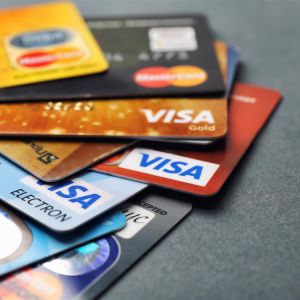 Нацбанк запровадить обмеження на переказ коштів з картки на картку Нацбанк запровадить обмеження на переказ коштів з картки на картку