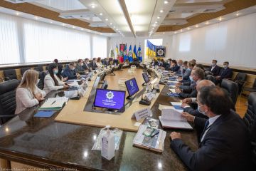 Арсен Аваков провів зустріч з делегацією представників великого бізнесу Франції Арсен Аваков провів зустріч з делегацією представників великого бізнесу Франції