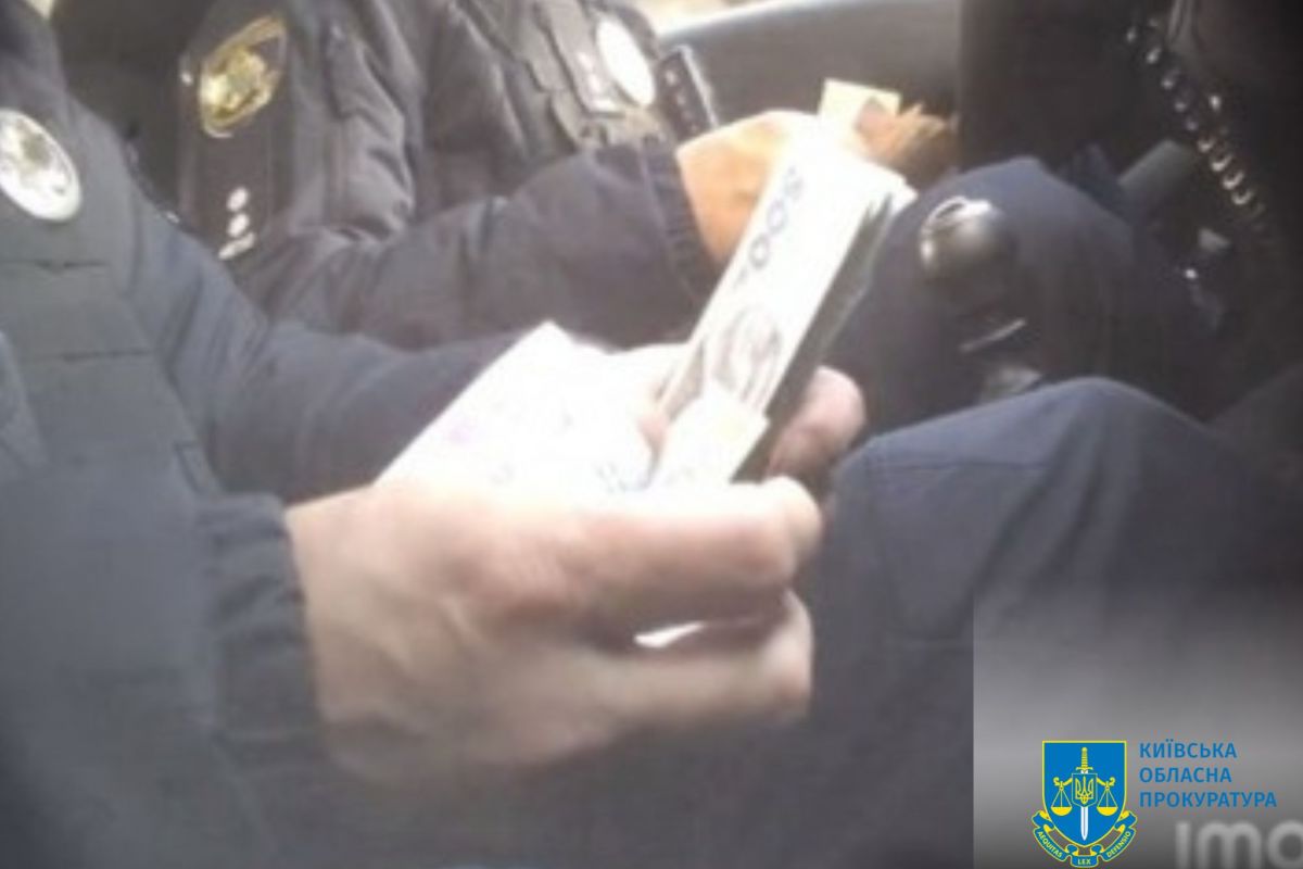 Налагодили схему одержання хабарів за непритягнення до адмінвідповідальності – викрито організовану групу патрульних поліцейських Налагодили схему одержання хабарів за непритягнення до адмінвідповідальності – викрито організовану групу патрульних поліцейських