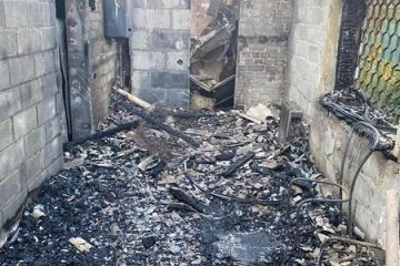 Інформаційне агентство : Затримано чоловіка, який спалив будинок співмешканки та погрожував підірвати поліцейських ( Інформаційне агентство : Затримано чоловіка, який спалив будинок співмешканки та погрожував підірвати поліцейських (