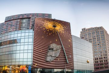 У Нью-Йорку з'явився годинник, який веде зворотний звіт до кліматичної катастрофи У Нью-Йорку з'явився годинник, який веде зворотний звіт до кліматичної катастрофи