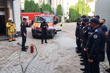 Звук сирен та евакуація людей – у Рівному пройшли спільні навчання судових охоронців та рятувальників Звук сирен та евакуація людей – у Рівному пройшли спільні навчання судових охоронців та рятувальників