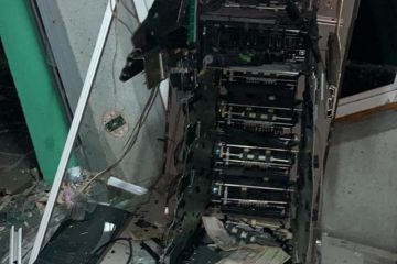 У Новомосковському районі злочинці підірвали банкомат та викрали майже мільйон гривень У Новомосковському районі злочинці підірвали банкомат та викрали майже мільйон гривень