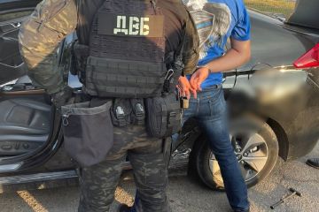 Хабар за безперешкодне транспортування лісоматеріалів трасою Житомир-Київ – викрито посадовця патрульної поліції Хабар за безперешкодне транспортування лісоматеріалів трасою Житомир-Київ – викрито посадовця патрульної поліції