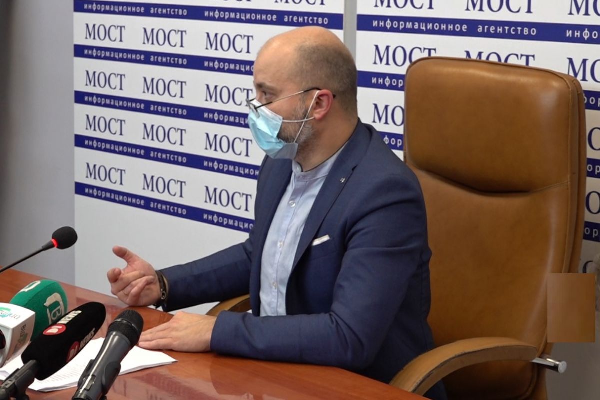 На Дніпропетровщині медик вирвала бюлетень у виборця і сама вкинула в урну для голосування На Дніпропетровщині медик вирвала бюлетень у виборця і сама вкинула в урну для голосування