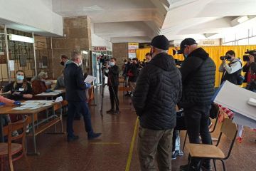 За майбутнє — з любов`ю: як голосували фаворити гонки за крісло міського голови Дніпра  За майбутнє — з любов`ю: як голосували фаворити гонки за крісло міського голови Дніпра