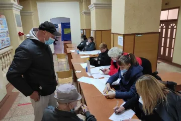 ​На Дніпропетровщині поліція вже склала п`ять адміністративних матеріалів за порушення на виборчих дільницях