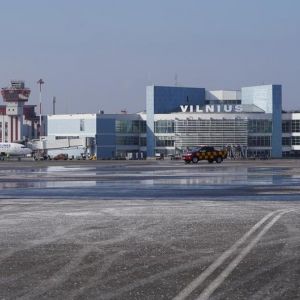 Головні аеропорти Литви закривали через метеозонди з Білорусі Головні аеропорти Литви закривали через метеозонди з Білорусі