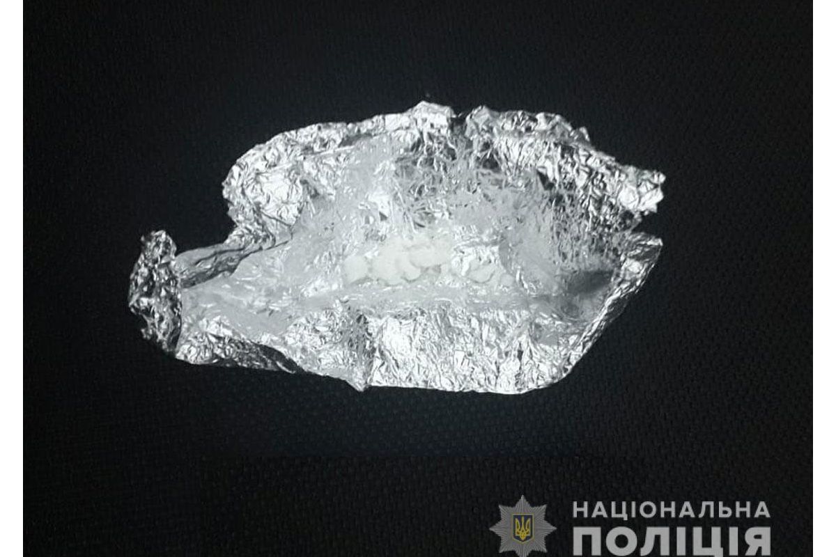 У Прилуках, на Чернігівщині поліція затримала чоловіка під час збуту наркотичної речовини У Прилуках, на Чернігівщині поліція затримала чоловіка під час збуту наркотичної речовини