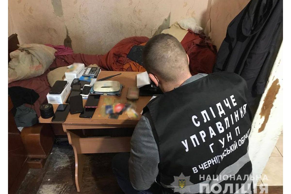 На Чернігівщині викрили групу шахраїв, які взяли 400 тисяч гривень онлайн-кредитів на інших громадян. На Чернігівщині викрили групу шахраїв, які взяли 400 тисяч гривень онлайн-кредитів на інших громадян.