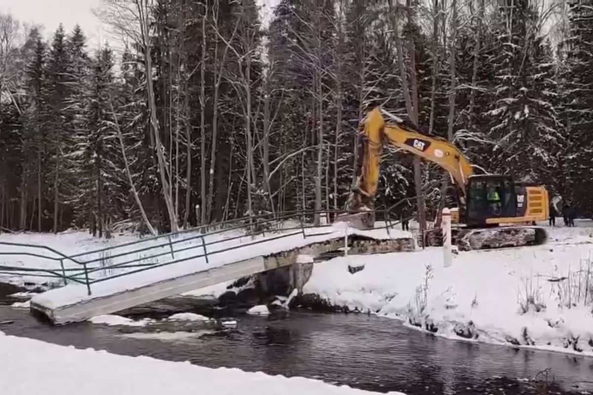 ⚡️Влада Латвії прийняла рішення знести пішохідний міст через річку Синюха на Кургані Дружби