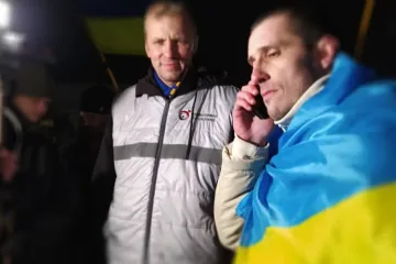 ​В Украину вернулся политзаключенный Александр Шумков, которого три года незаконно удерживали в России