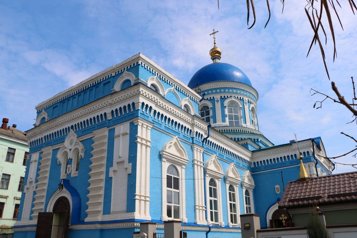 Напередодні свят пенсіонер вирішив розгромити Благовіщенський собор в Дніпрі Напередодні свят пенсіонер вирішив розгромити Благовіщенський собор в Дніпрі