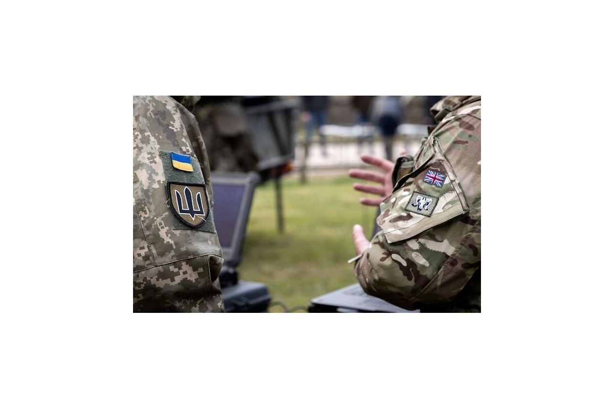 Велика Британія передала Україні 900 генераторів та 15 тисяч комплектів теплого одягу для ЗСУ Велика Британія передала Україні 900 генераторів та 15 тисяч комплектів теплого одягу для ЗСУ