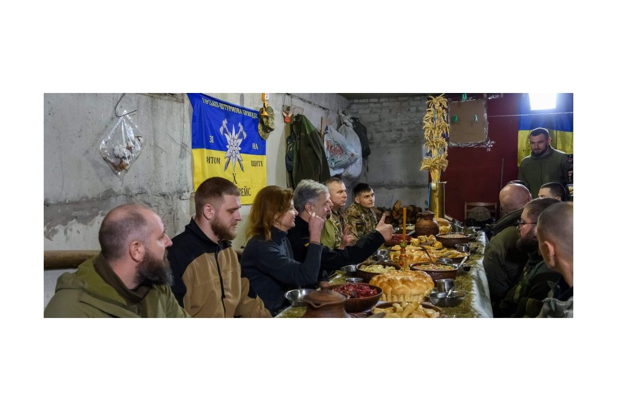 Петро і Марина Порошенки привітали українців із Різдвом Христовим Петро і Марина Порошенки привітали українців із Різдвом Христовим