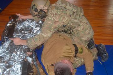 ОПЕРАТОРИ ССО НАВЧАЮТЬСЯ НАДАННЮ МЕДИЧНІЙ ДОПОМОЗІ ЗА АЛГОРИМОМ НАТО ОПЕРАТОРИ ССО НАВЧАЮТЬСЯ НАДАННЮ МЕДИЧНІЙ ДОПОМОЗІ ЗА АЛГОРИМОМ НАТО