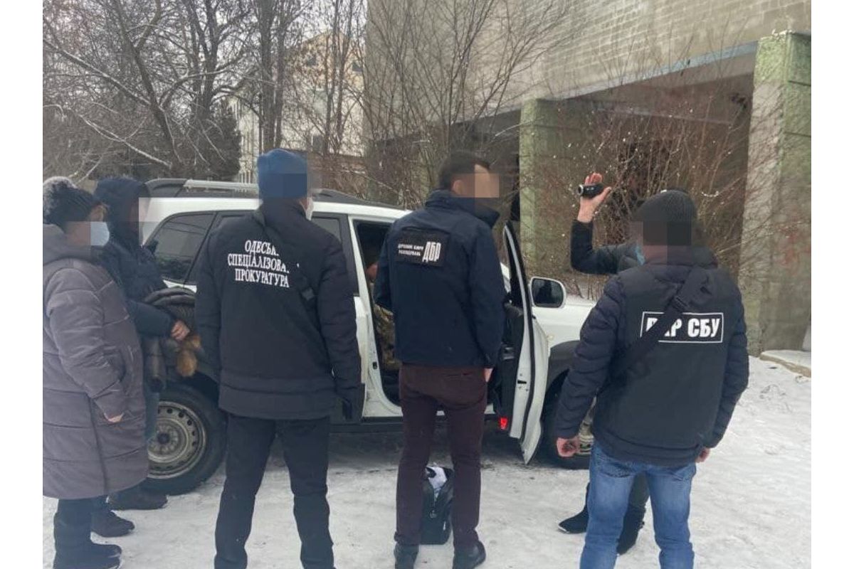 400 дол. США хабаря за непритягнення до адміністративної відповідальності – затримано начальника медичної частини 400 дол. США хабаря за непритягнення до адміністративної відповідальності – затримано начальника медичної частини