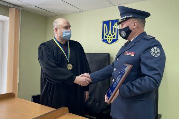 Судові охоронці Донеччини розпочали забезпечувати охорону й безпеку в Авдіївському міському суді, який вперше за 8 років відновив свою роботу Судові охоронці Донеччини розпочали забезпечувати охорону й безпеку в Авдіївському міському суді, який вперше за 8 років відновив свою роботу