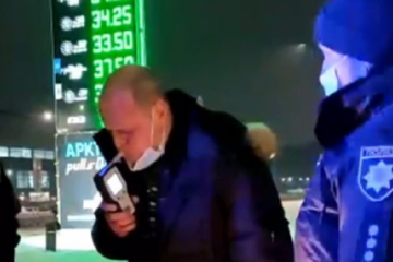 Мар’ян Бедрій. Львівського митника впіймали п’яним за кермом (ВІДЕО, ФОТО) Мар’ян Бедрій. Львівського митника впіймали п’яним за кермом (ВІДЕО, ФОТО)