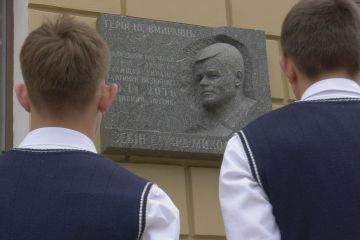 Вечір пам'яті загиблого військового Едуарда Зебіна в 23-й школі Дніпра Вечір пам'яті загиблого військового Едуарда Зебіна в 23-й школі Дніпра