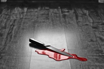 Дві 14-річні дівчинки намагались закінчити життя самогубством просто поряд зі школою Дві 14-річні дівчинки намагались закінчити життя самогубством просто поряд зі школою