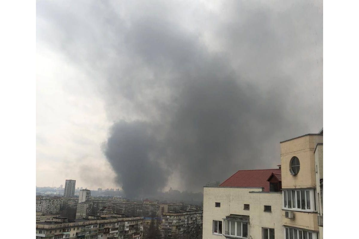 Кличко: до гасіння пожежі в одноповерховій складській будівлі лакофарбових матеріалів залучили новітнього робота для пожежогасіння, що значно полегшило роботу вогнеборців Кличко: до гасіння пожежі в одноповерховій складській будівлі лакофарбових матеріалів залучили новітнього робота для пожежогасіння, що значно полегшило роботу вогнеборців