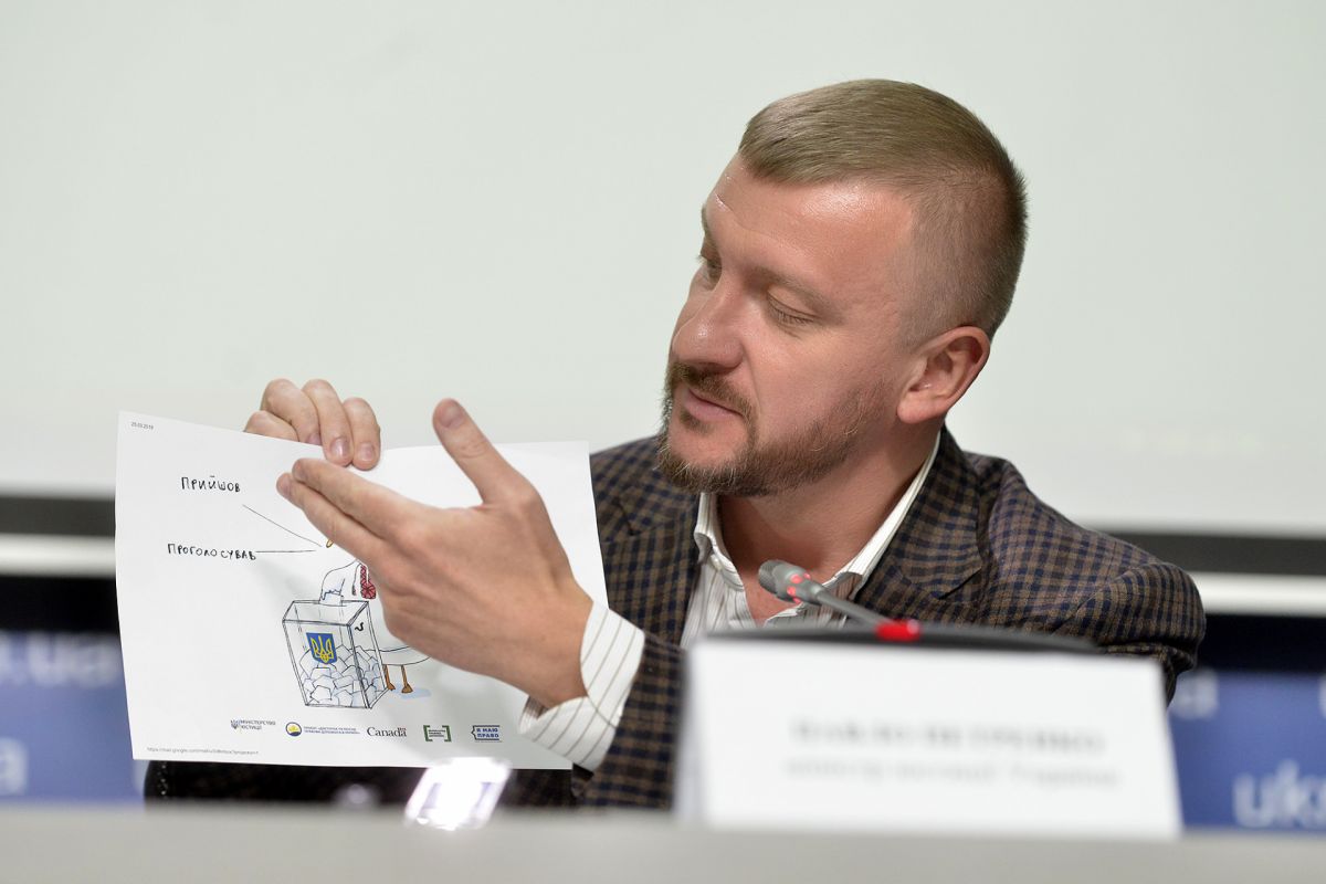 ПАВЛО ПЕТРЕНКО: МІН’ЮСТ ЗАПУСТИВ ПРОСВІТНИЦЬКИЙ ПРОЕКТ ДЛЯ МОЛОДІ «ГУСЬ ЙДЕ НА ВИБОРИ» ПАВЛО ПЕТРЕНКО: МІН’ЮСТ ЗАПУСТИВ ПРОСВІТНИЦЬКИЙ ПРОЕКТ ДЛЯ МОЛОДІ «ГУСЬ ЙДЕ НА ВИБОРИ»