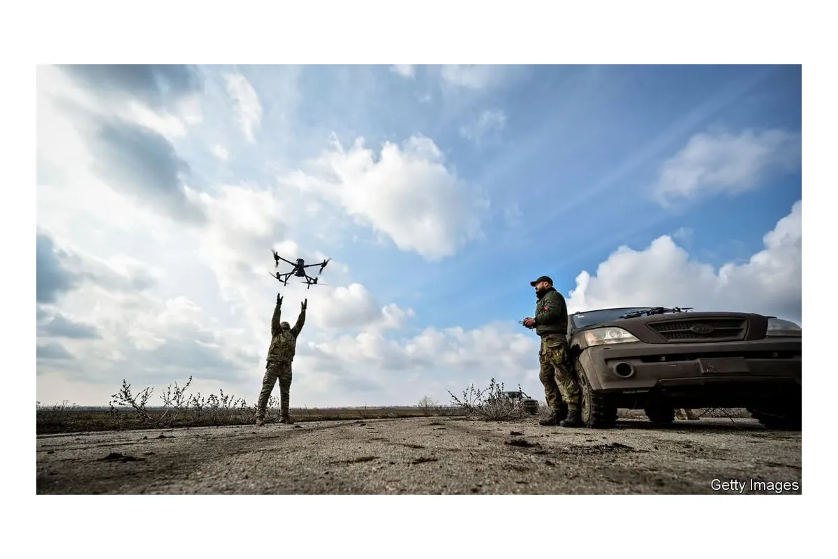 Україна переробляє гоночні квадрокоптери на ті, які здатні переносити боєприпаси, відтак фактично переробляє їх на бойові дрони, – The Economist