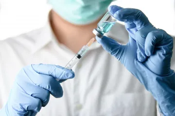 ​У Великій Британії розпочалися перші в світі клінічні випробування мРНК-вакцини проти меланоми, найсмертоноснішого типу раку шкіри