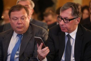 Мільярд доларів, зустрічі в ОП з міністрами та непублічні штрафи. Як Альфа-банк хоче зберегти статус-кво в Україні Мільярд доларів, зустрічі в ОП з міністрами та непублічні штрафи. Як Альфа-банк хоче зберегти статус-кво в Україні