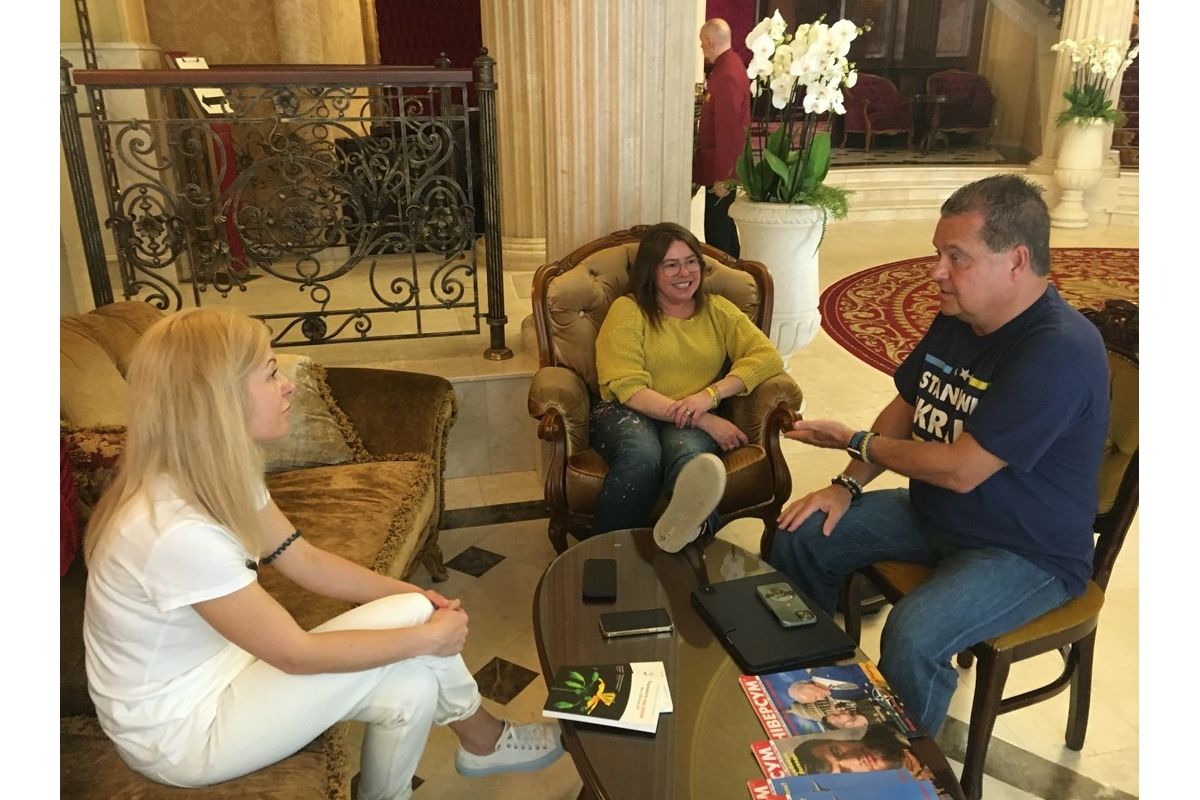 Рейчел РЕЙ: «Ми всі маємо допомагати Україні, бо вона воює за демократію у всьому світі» Рейчел РЕЙ: «Ми всі маємо допомагати Україні, бо вона воює за демократію у всьому світі»
