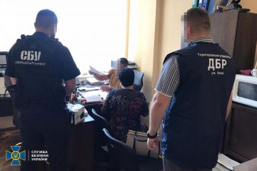 СБУ повідомила про підозру першому із топчиновників Держгеокадастру, який причетний до масштабного розкрадання земель СБУ повідомила про підозру першому із топчиновників Держгеокадастру, який причетний до масштабного розкрадання земель