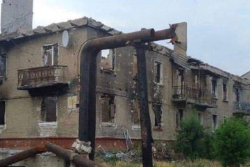 Аби закріпитися на Луганщині, росіяни із жорстокістю спалюють населені пункти, які не підкорюються. За минулу добу відбиті чотири атаки з боку росіян, на п’ятому напрямку бої точаться й досі, — Сергій Гайдай Аби закріпитися на Луганщині, росіяни із жорстокістю спалюють населені пункти, які не підкорюються. За минулу добу відбиті чотири атаки з боку росіян, на п’ятому напрямку бої точаться й досі, — Сергій Гайдай