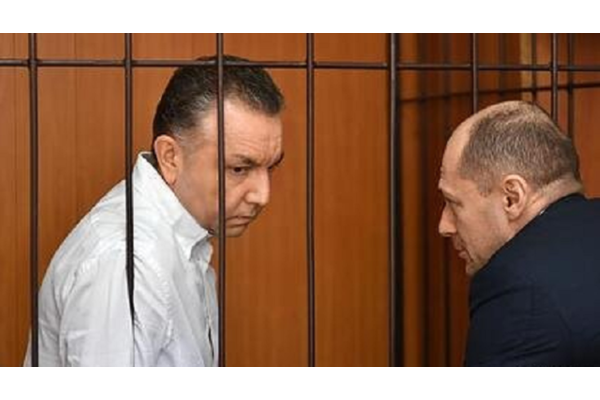 Защита попросила признать полковника ФСБ мошенником вместо взяточника Защита попросила признать полковника ФСБ мошенником вместо взяточника