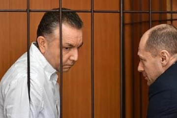 Защита попросила признать полковника ФСБ мошенником вместо взяточника  Защита попросила признать полковника ФСБ мошенником вместо взяточника