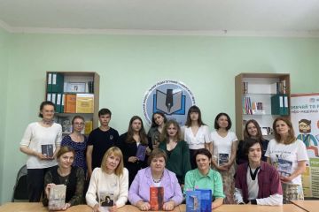 Студенський читацький клуб кафедри журналістики – учасник ІІІ Універсальної книжкової виставки-ярмарки «ПОШУК» Студенський читацький клуб кафедри журналістики – учасник ІІІ Універсальної книжкової виставки-ярмарки «ПОШУК»