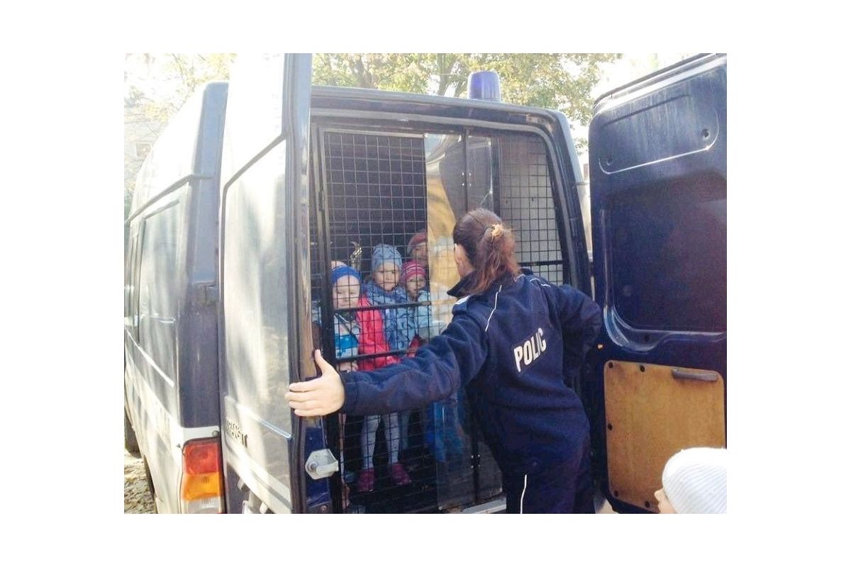 У Нідерландах у Гомофобів почали відбирати батьківські права, а дітей поліція відправляє в табори перевиховання У Нідерландах у Гомофобів почали відбирати батьківські права, а дітей поліція відправляє в табори перевиховання