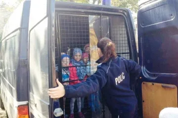 ​У Нідерландах у Гомофобів почали відбирати батьківські права, а дітей поліція відправляє в табори перевиховання