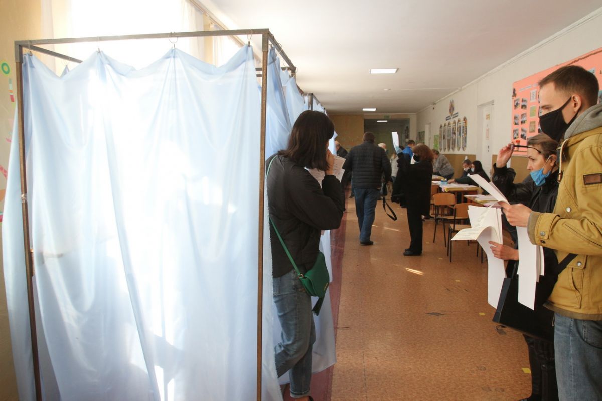 У день виборів поліція Дніпропетровщини отримала 450 повідомлень про порушення виборчого законодавства У день виборів поліція Дніпропетровщини отримала 450 повідомлень про порушення виборчого законодавства