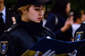 У Кам`янському на виборчій дільниці майбутня поліцейська врятувала життя члену комісії У Кам`янському на виборчій дільниці майбутня поліцейська врятувала життя члену комісії