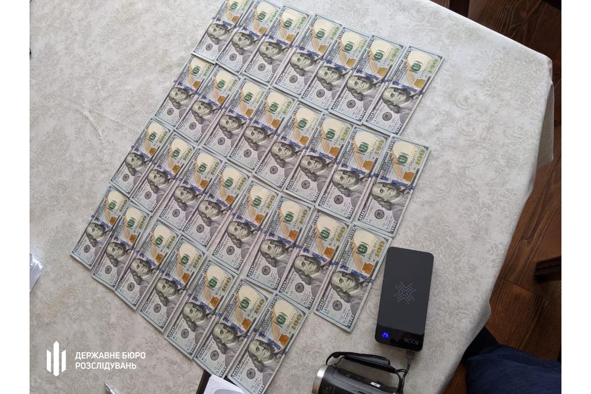 Посадовцю Дніпропетровської митниці оголошено про підозру за розкрадання майже пів мільйона бюджетних коштів Посадовцю Дніпропетровської митниці оголошено про підозру за розкрадання майже пів мільйона бюджетних коштів