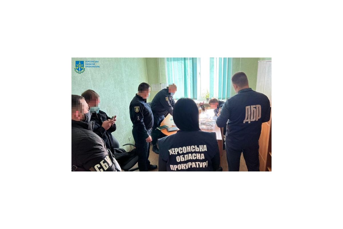 Пропуск перевантажених фур за гроші - на Херсонщині підозрюється заступник командира батальйону патрульної поліції Пропуск перевантажених фур за гроші - на Херсонщині підозрюється заступник командира батальйону патрульної поліції