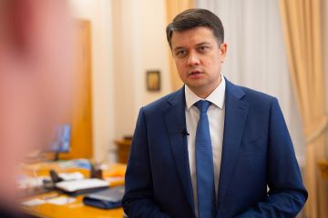 Разумков Дмитрий - перелом и веха прямого действия. Раз в эпоху может повезти даже такой многострадальной земле, как Украина Разумков Дмитрий - перелом и веха прямого действия. Раз в эпоху может повезти даже такой многострадальной земле, как Украина