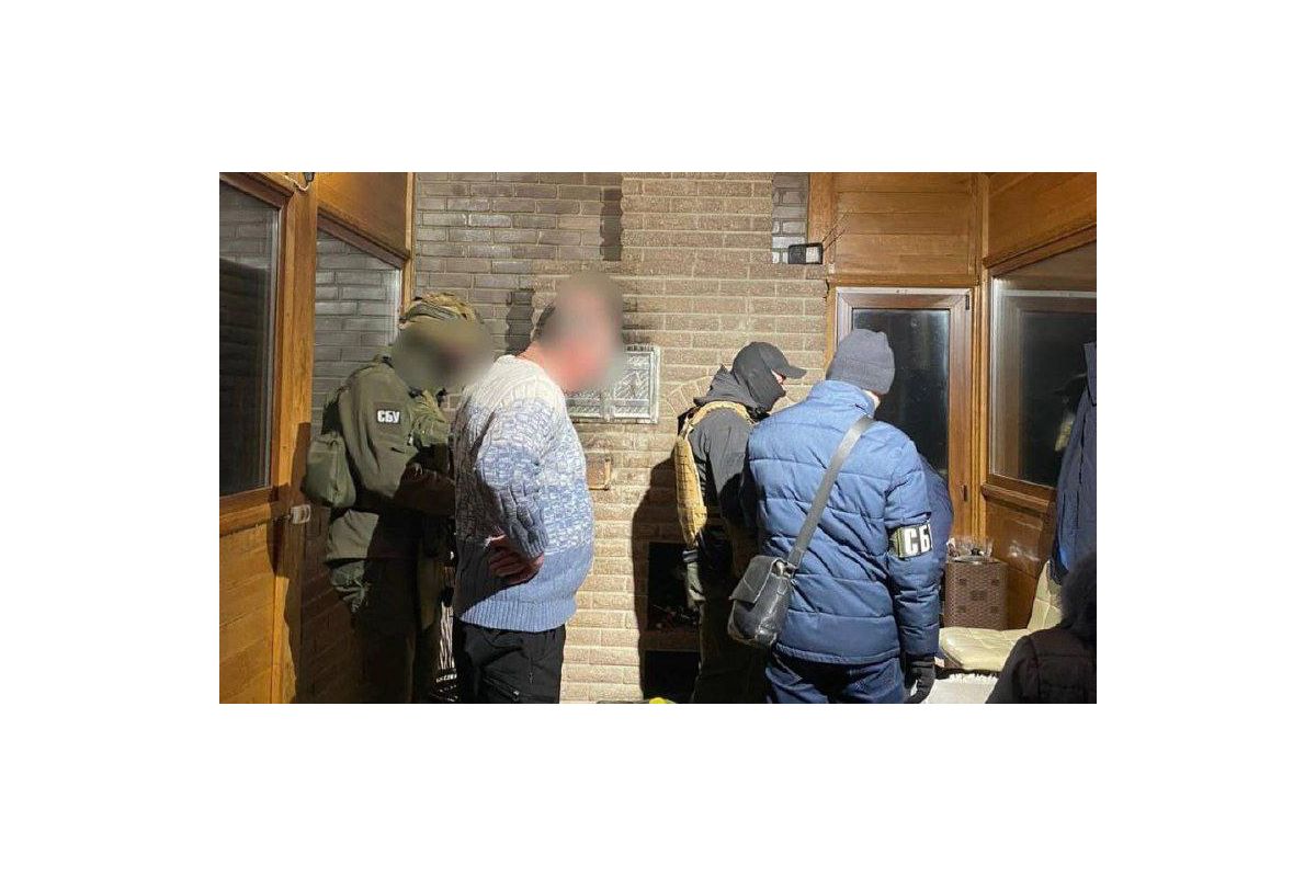 Здавав односельчан окупантам, відбирав авто та роздавав ворожу гумдопомогу – мешканця Київщини підозрюють у держзраді Здавав односельчан окупантам, відбирав авто та роздавав ворожу гумдопомогу – мешканця Київщини підозрюють у держзраді