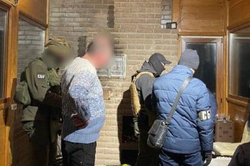 Здавав односельчан окупантам, відбирав авто та роздавав ворожу гумдопомогу – мешканця Київщини підозрюють у держзраді Здавав односельчан окупантам, відбирав авто та роздавав ворожу гумдопомогу – мешканця Київщини підозрюють у держзраді